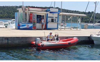 Motorový čln Adventure V-450 s motorom Honda BF 50