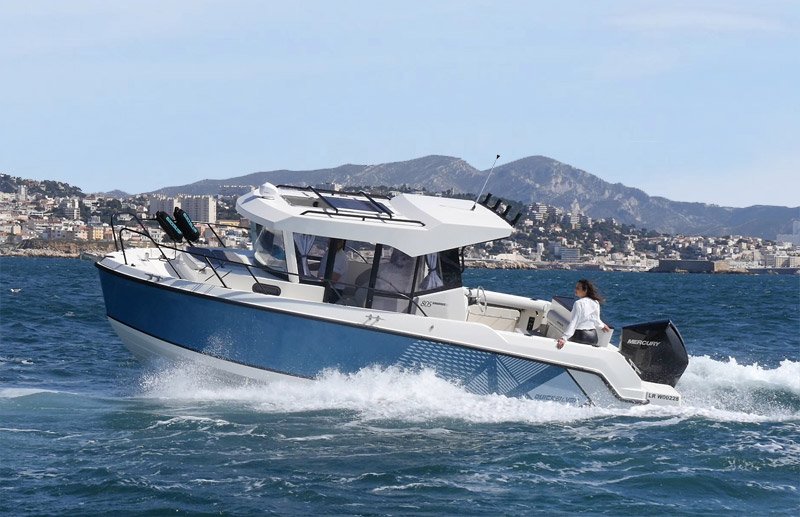 Captur 805 Pilothouse 