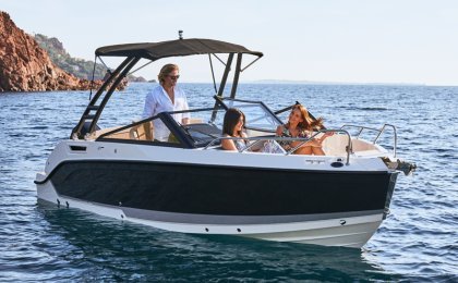 Quicksilver Activ Bowrider